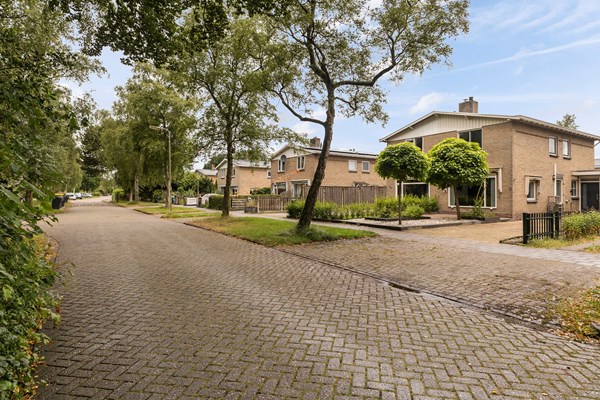 Verkocht: Een ruime woning met slaap- of werkkamer én badkamer op de begane grond, ideale ligging op loopafstand van alle voorzieningen!